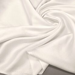 Weißer elastischer Satin - dünn und schön fallend
