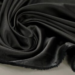 Schwarzer, weicher, dünner, elasticher und blickdichter Satin